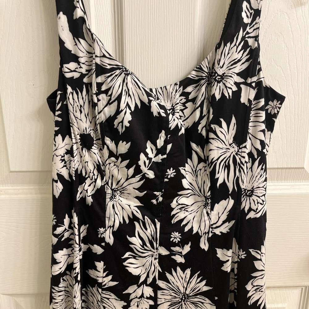 Floral Jones Wear Black and White Sleeveless Dress